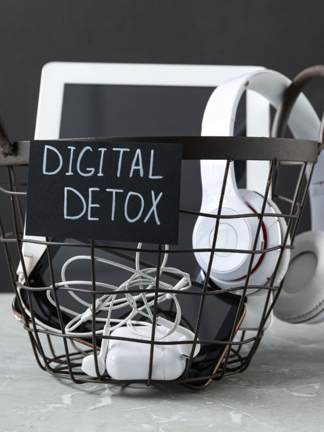डिजीटल डिटॉक्स करण्यासाठी 7 सोपे नियम