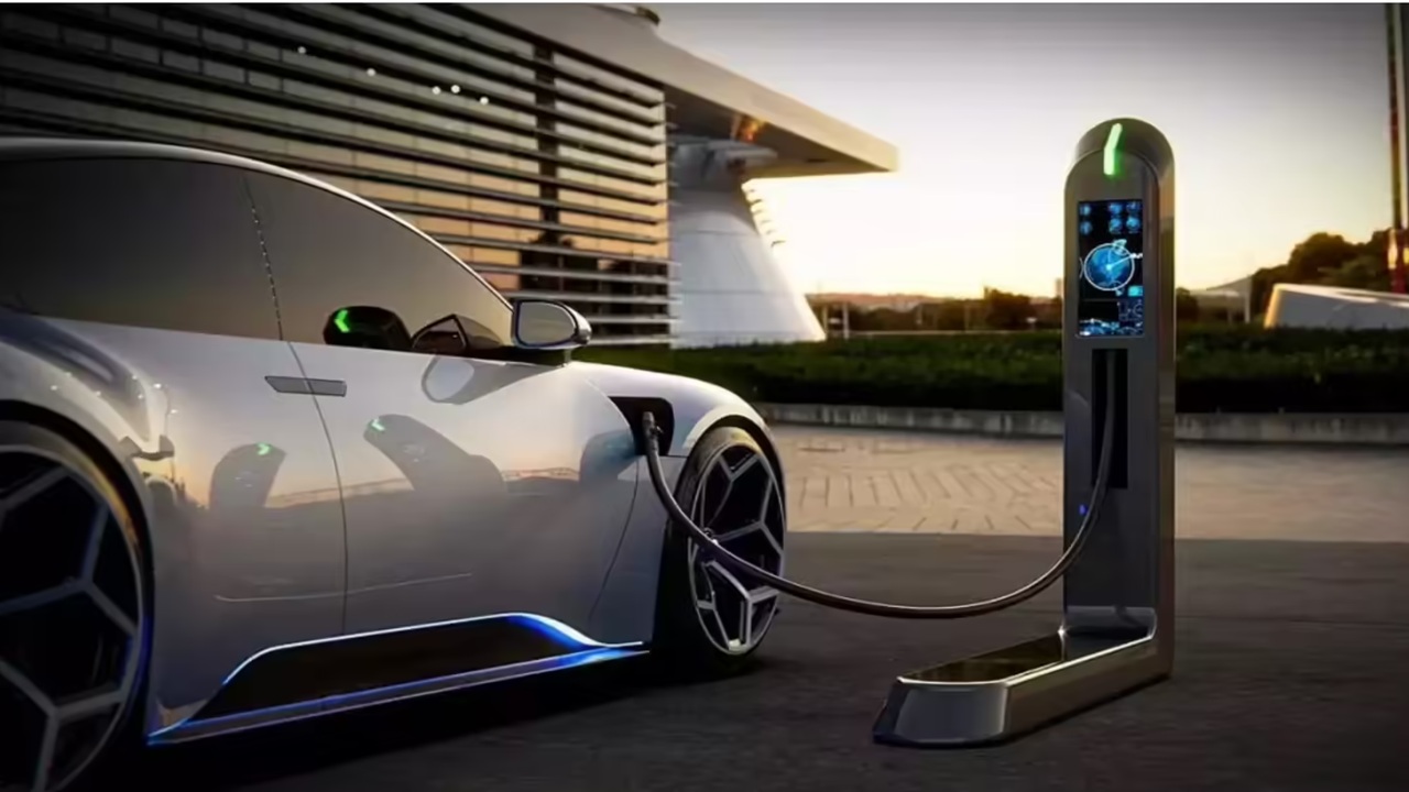 E vehicle News : महाराष्ट्रात ई-वाहनांना चालना; शासनाकडून कोट्यवधींचे अनुदान मंजूर