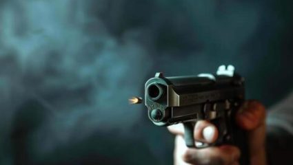 Thane Crime :  गँगवॉर की आणखी काही….भरदिवसा वर्दीळीच्या ठिकाणी झालेल्या  गोळीबाराने ठाणे हादरलं