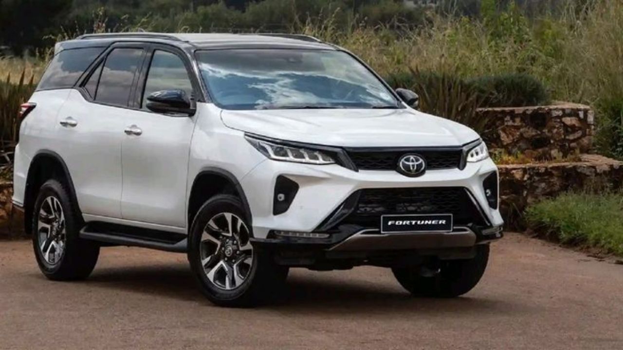 मार्केट आम्हीच गाजवणार! अनेक ऍडव्हान्स फीचर्सने सुसज्ज असेल Toyota Fortuner 2026, किंमत…