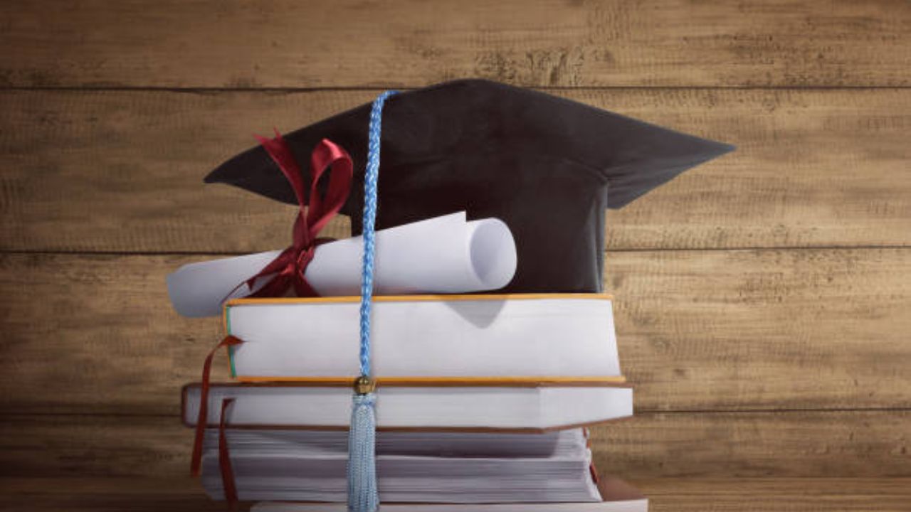 Degreeचे निकष बदलले! ‘या’ महाविद्यालांमध्ये तीन नाही तर चार वर्षांचा अभ्यासक्रम, मार्गदर्शक सूचना जाहीर