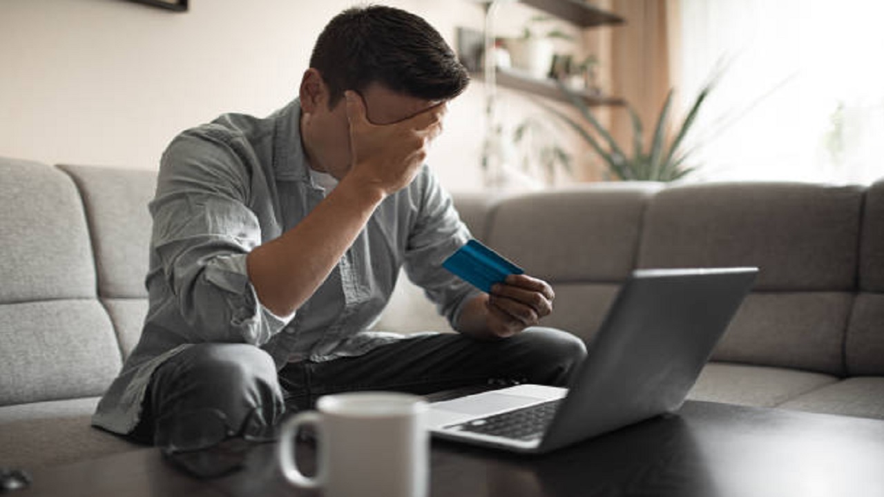 ऑनलाइन टास्कच्या आमिषाने पुण्यातील तरुणाची फसवणूक; मोबाईलवर मेसेज पाठविला अन्…