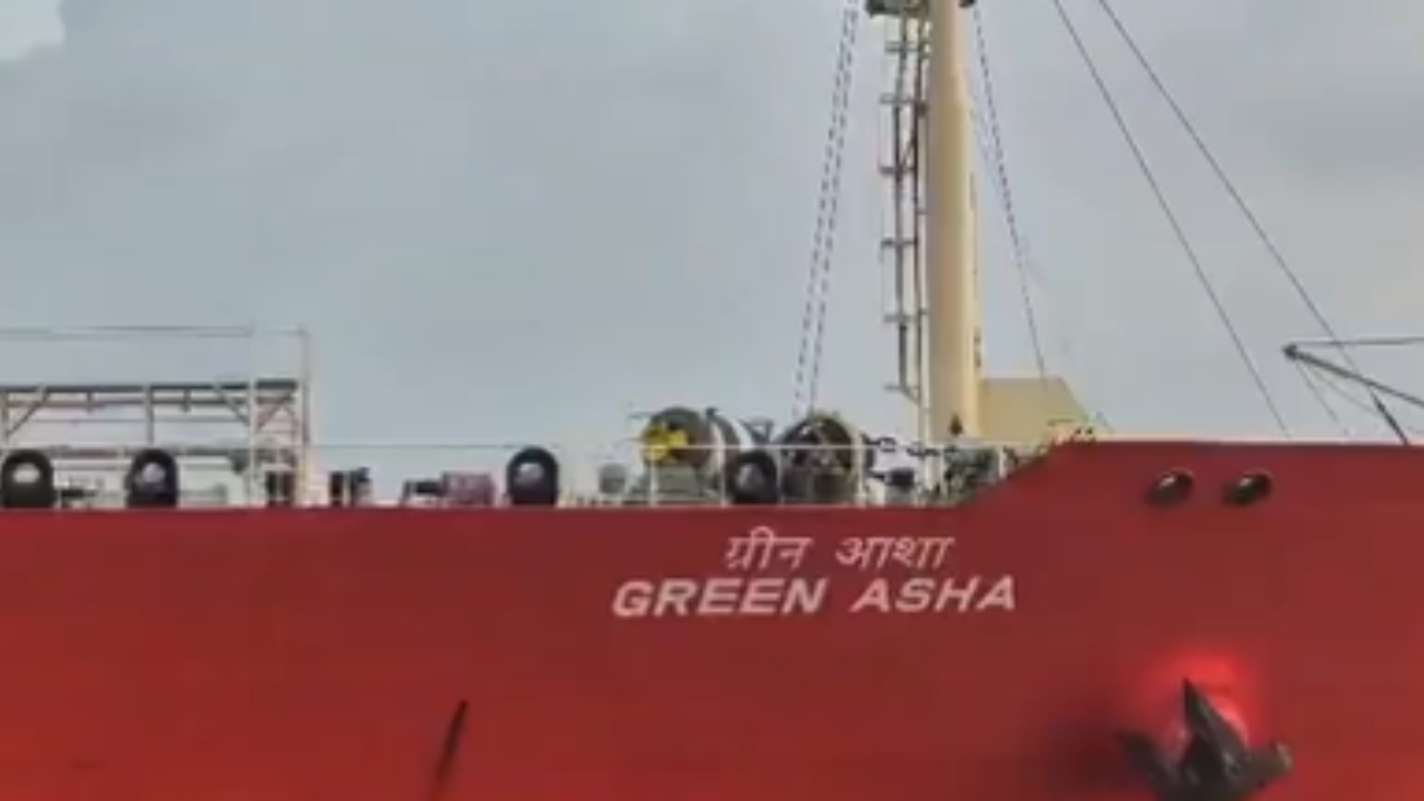 मुंबईकर, सर्वात मोठी Good News! आता देशात होणार नाही LPG चा तुटवडा, 15,400 टन गॅस घेऊन मुंबईत धडकले ‘ग्रीन आशा’ जहाज