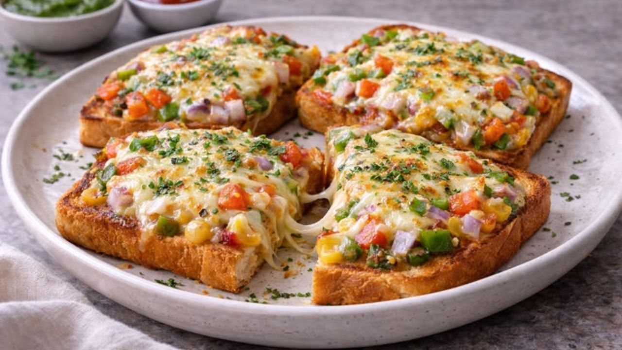 Sunday Special Recipe : सुट्टीच्या दिवशी नाश्ताही करा मजेदार, घरी बनवा टेस्टी आणि झटपट तयार होणारा ‘पनीर चीज टोस्ट’
