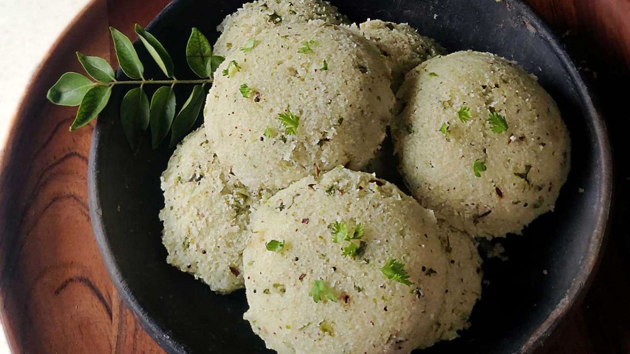 Recipe : पोटाचे विकार होतील दूर, उन्हाळ्यात नाश्त्याला बनवा काकडीची इडली, नोट करा रेसिपी