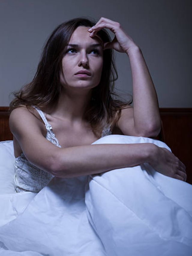 झोप का लागत नाही? कारणं आणि सोपे उपाय