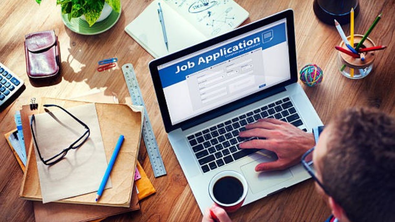 नोकरीच्या शोधात आहात? देशातील आघाडीच्या ऊर्जा कंपनीत निघाली बंपर भरती…एकदा वाचाचं