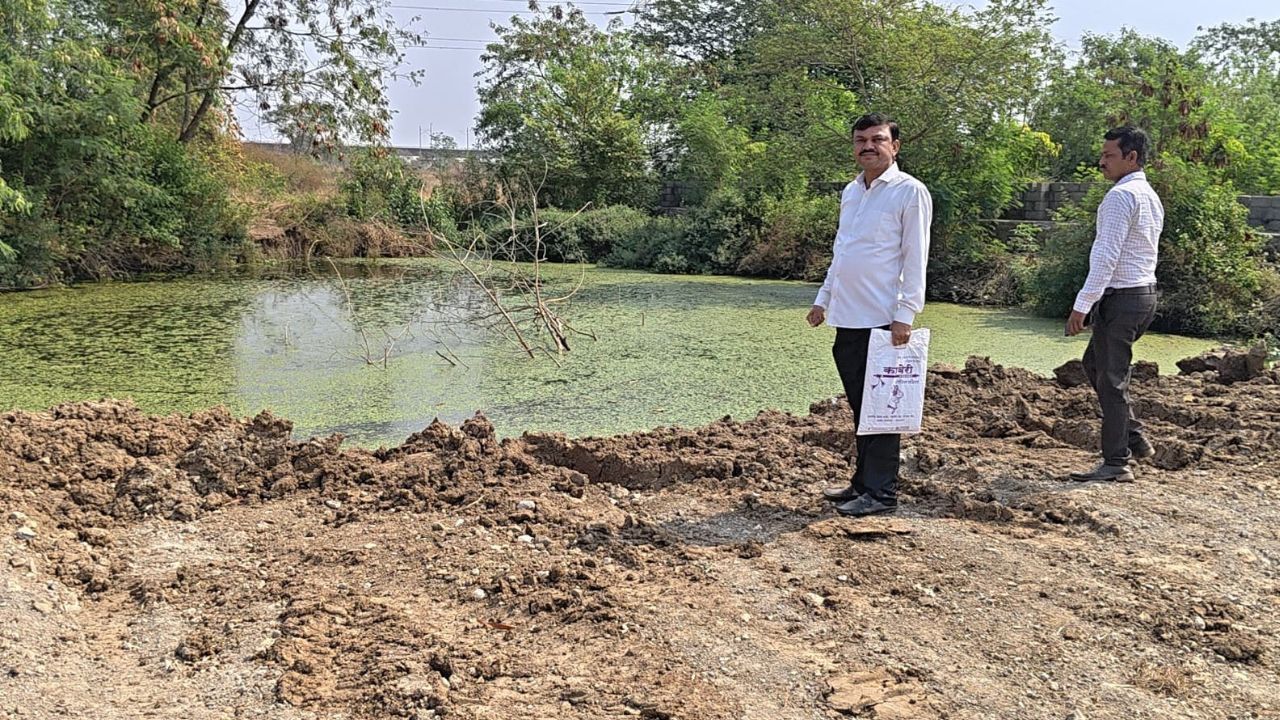 Karjat News : बिल्डरची दादागिरी अन् गृह प्रकल्पाचा मनस्ताप;  सांडपाण्यामुळे शेतकऱ्यांची जमीन होतेय उद्ध्वस्त