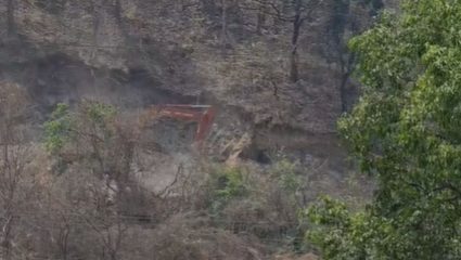 Karjat News : दररोज शेकडो ब्रास मातीचे उत्खनन, प्रशासनाच्या भूमिकेवर पर्यावरणप्रेमी आक्रमक