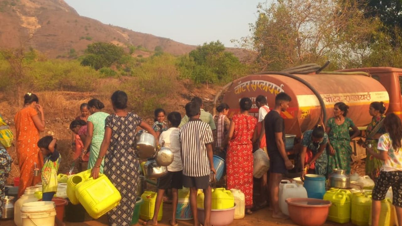 Karjat News : रखरखत्या उन्हाळ्यात भीषण पाणीटंचाई; पिण्य़ाच्या पाण्यासाठी होतायत हाल