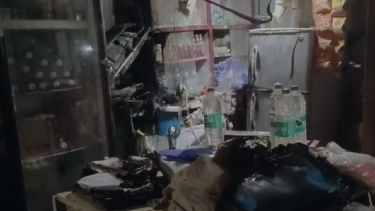 Karjat News : पळसदरीत भीषणअग्नीतांडव; शॉर्ट सर्किटमुळे आग लागल्याचा प्राथमिक तपास