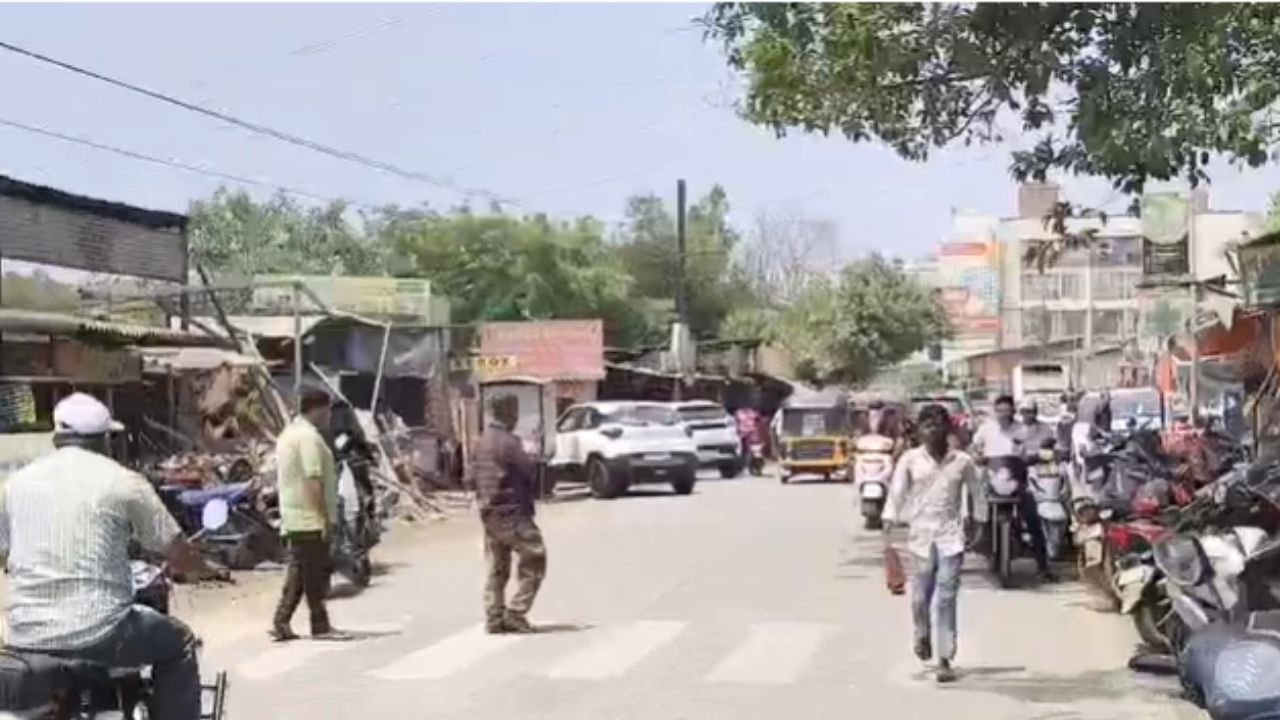 Kajat News : नेरळ-कळंब रस्त्याचा वाद विकोपाला ; अतिक्रमण हटवण्यासाठी नागरिकांचा आक्रमक पवित्रा