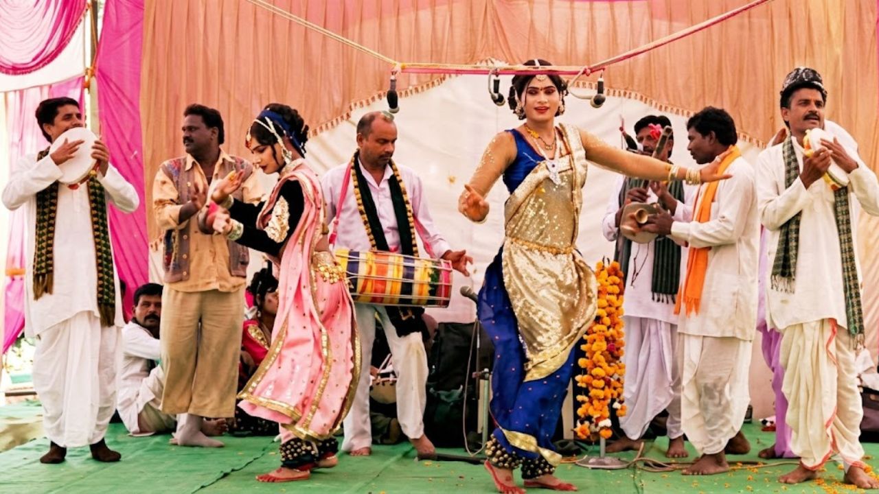 Kolhapur News : हुल्लडबाजी आणि अश्लीलता; लोककलेचं बदलत जाणारं धक्कादायक वास्तव्य