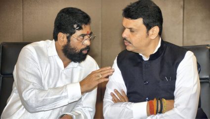 Maharashtra Politics : महाराष्ट्रात पुन्हा गुवाहटी वारी होणार? 50 आमदार भाजपमध्ये जाणार,बड्या नेत्याचा दावा