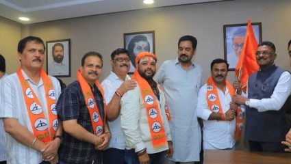 Mira Bhayander : पोलिसांसमोर चॉपर काढला अन्….; मनसे पदाधिकाऱ्यावर जीवघेणा हल्ला शिंदे गटाच्या पाच जणांविरोधात गुन्हा दाखल