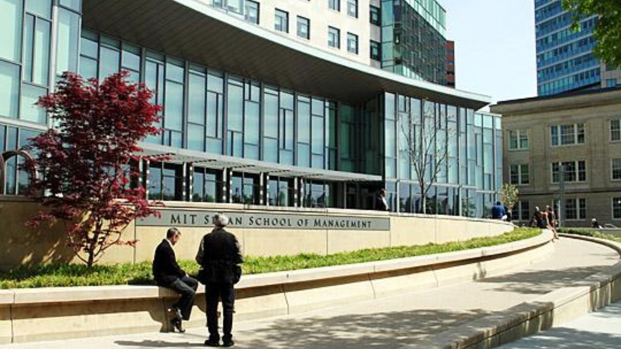 परदेशात एमबीए करण्याचे स्वप्न पाहताय? जाणून घ्या जगातील प्रथम क्रमांकाच्या बिझनेस स्कूलमधील प्रवेशाची नेमकी प्रक्रिया?