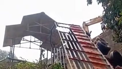 Mumbai Goa महामार्गावर मालवाहू ट्रकची ४ गाड्यांना धडक, विहिरीत कोसळला ट्रक