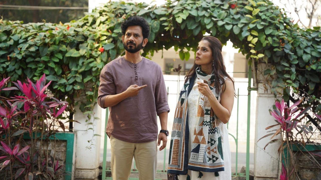 नात्यांचा वास्तववादी आणि भावनिक प्रवास! ZEE5 मराठीवरील लोकप्रिय वेबसीरिज ‘हे काय नवीन?’