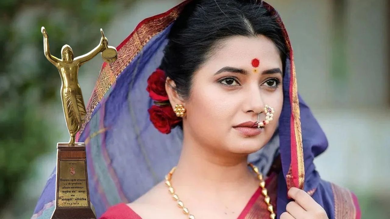 Prajakta Mali : अभिनेत्रीला ‘या’ मानाच्या पुरस्काराने केले सन्मानित; म्हणाली “पुरस्कार नव्हे, मंगेशकर कुटुंबीयांचा आशीर्वाद”
