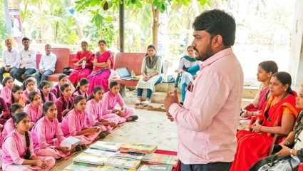 जागतिक पुस्तक दिनानिमित्त पुस्तक प्रदर्शन! उपक्रमातून विद्यार्थ्यांना विविध लेखकांच्या पुस्तकांशी झाली ओळख