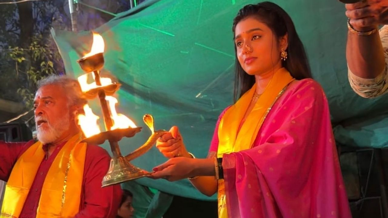 Bai Tujha Ashirvad : ‘बाई तुझा आशीर्वाद’ मालिकेच्या टीमने केली नाशिकमधील रामकुंड येथे गोदा आरती!