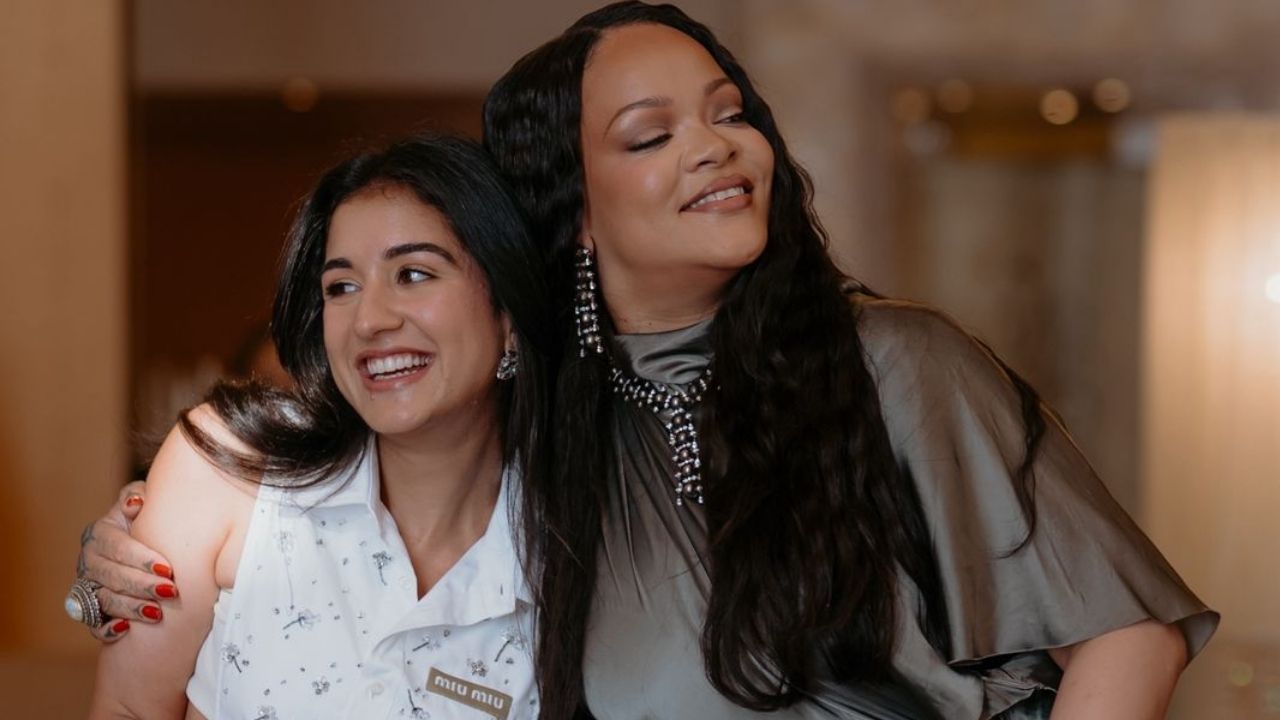 Rihanna in Mumbai : भक्तीत रंगली रीहाना! परदेशी पाहुण्याचे देसी स्वागत; अंबानींचा शाही थाट