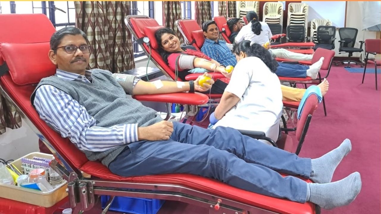 रक्तदान शिबिरास उत्स्फूर्त प्रतिसाद! ४५५ दात्यांचा सहभाग संत निरंकारी मिशनतर्फे सामाजिक बांधिलकीचे दर्शन