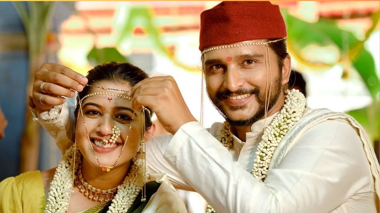 मराठी सिनेसृष्टीतील अनेक कलाकारांनी कमेंट्सकरून तिला शुभेच्छा दिल्या आहेत आणि दोघांच्या पुढच्या वाटचालीसाठी प्रार्थना केली आहे. 