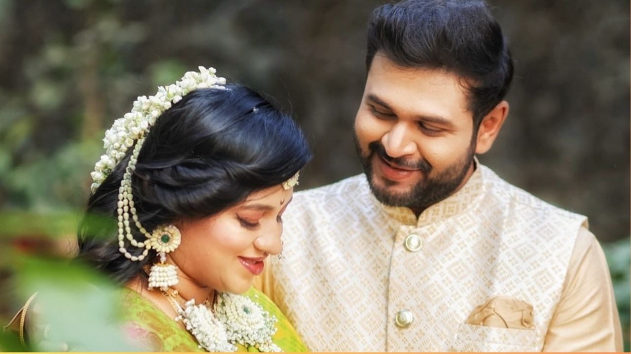 या कार्यक्रमात निखिलने पारंपरीक कुरता आणि जाकीट परिधान केले आहे. दोघांना मराठी TV क्षेत्रातून मोठ्या प्रमाणात शुभेच्छा आल्या आहेत आणि अभिनंदन होत आहे. 