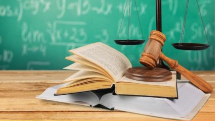 कायद्याचे शिक्षण एक नवीन संधी! प्रमुख संस्था कोणत्या आहेत? जाणून घ्या प्रवेश प्रक्रिया