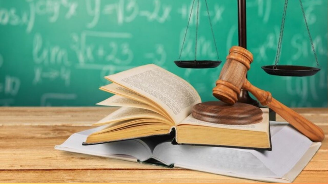 कायद्याचे शिक्षण एक नवीन संधी! प्रमुख संस्था कोणत्या आहेत? जाणून घ्या प्रवेश प्रक्रिया