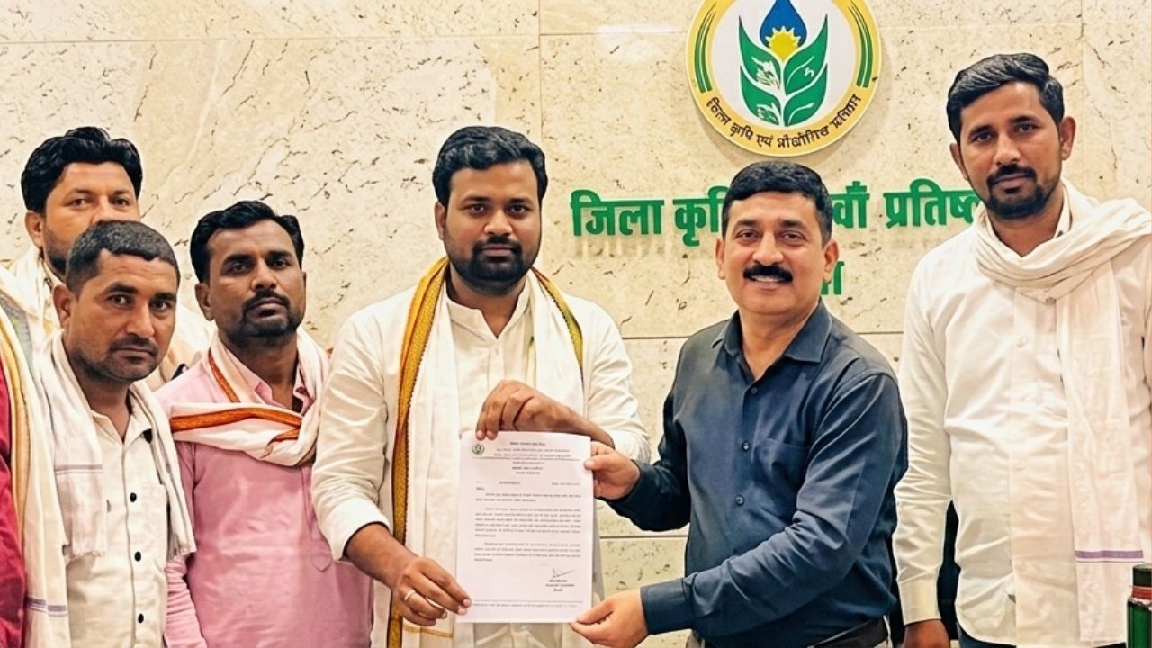 रासायनिक खत खरेदीत शेतकऱ्यांची लूट! साठेबाजांवर कडक कारवाई करण्याची सर्वपक्षीयांची मागणी