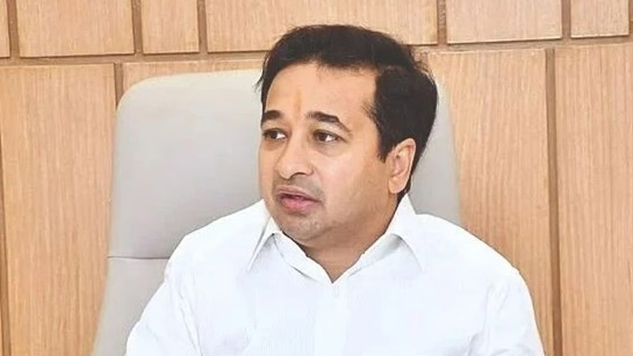 Nitesh Rane :  नितेश राणेंना मोठा धक्का ; अभियंत्यावर चिखलफेक प्रकरणी एक महिन्याचा कारावास, मात्र…