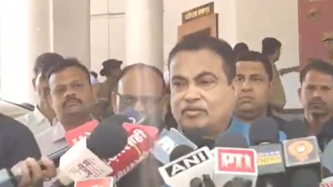 Nagpur : भारतीय संगीताला जगभर नेणाऱ्या आशाताईंचा अंत – नितीन गडकरी