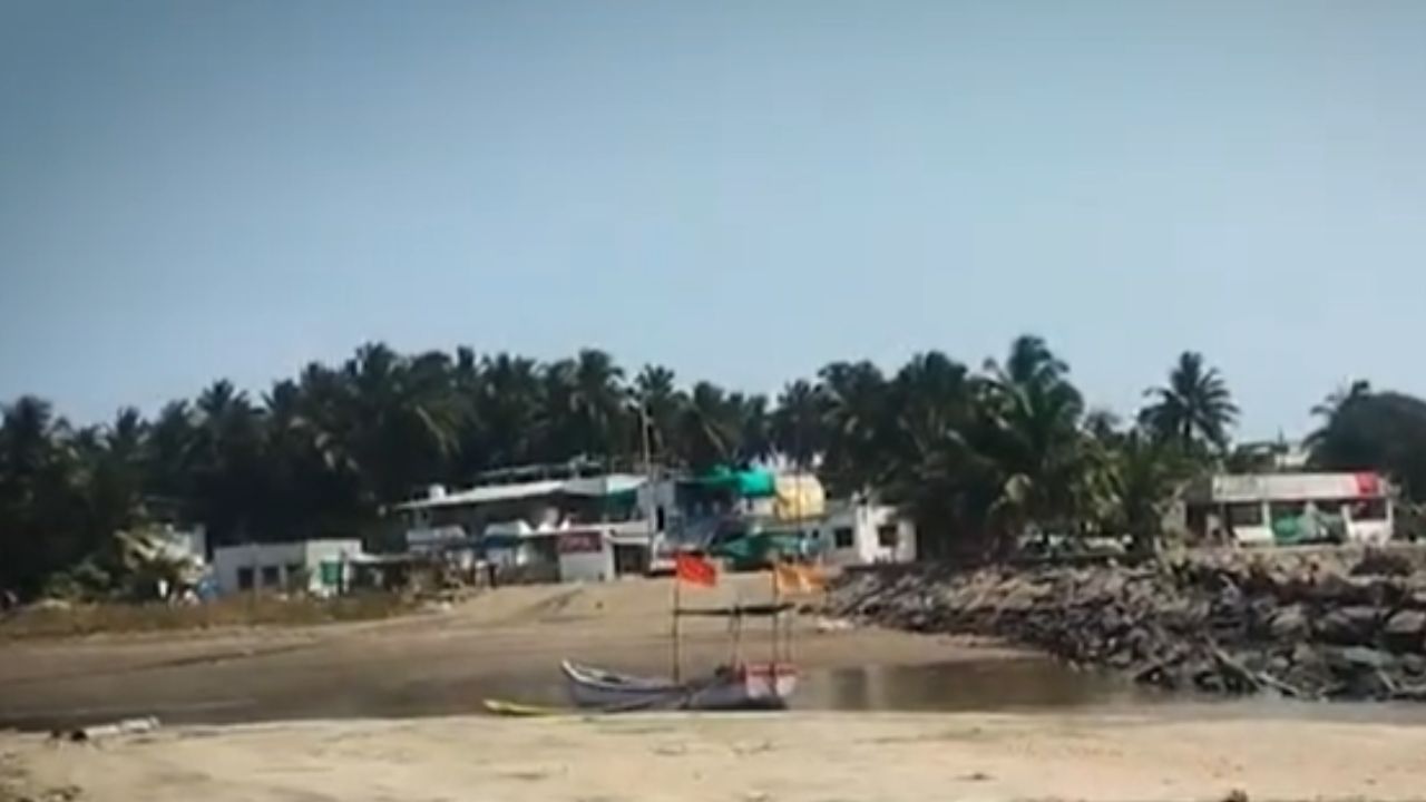 Palghar News : इंधन दरवाढीचा मोठा फटका किनारपट्टीवरील मच्छीमारांना