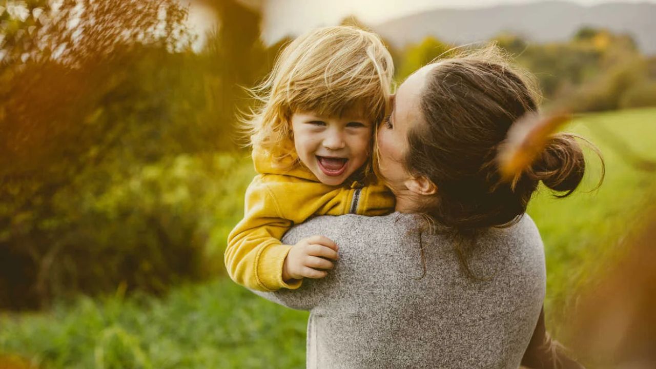 पालकांनी मुलांशी कसं वागावं ? कोणत्या आहेत 6 गोष्टी ज्याचा विचार करायलाच पाहिजे ?