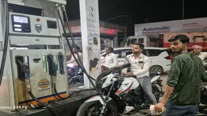 Petrol Diesel Rate : पाकिस्तानमध्ये पेट्रोल 458 रुपये, मग भारतातही पेट्रोल-डिझेल खरंच महागलं? तपासा तुमच्या शहरातील आजचे दर
