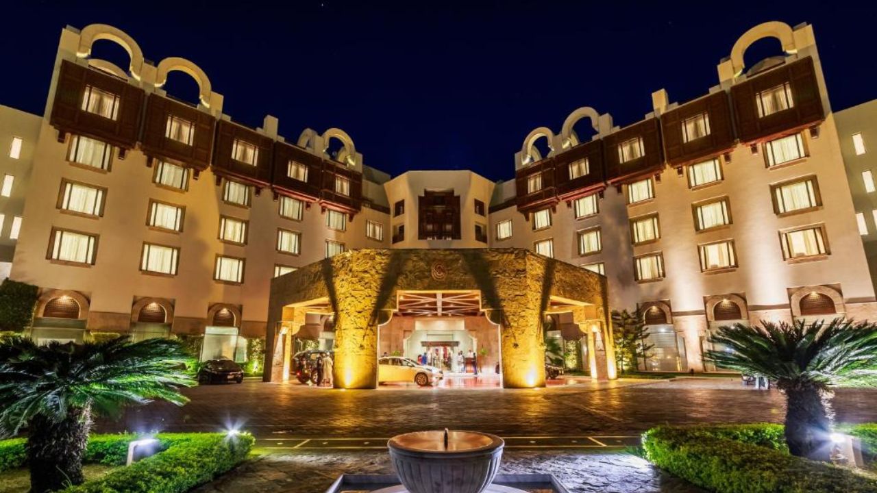 Iran-US Peace : पाकिस्तानच्या या लग्झरी हॉटेलमध्ये पार पडली इराण अमेरिकेची बैठक, जाणून घ्या इथे काय आहे खास…