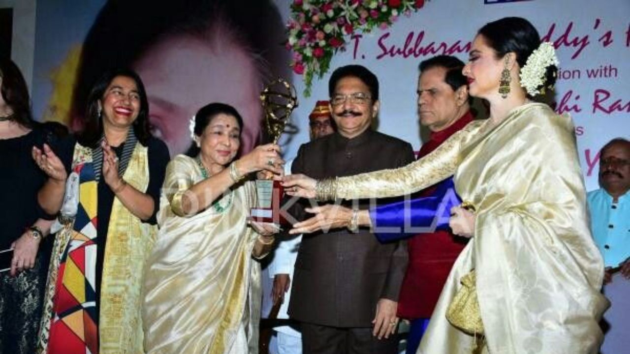 यासहच १९९६ मध्ये त्यांना  'रंगीला' या चित्रपटासाठी विशेष पुरस्काराने सन्मानित करण्यात आलं होतं. आशा भोसलेंना २००१ मध्ये जीवनगाैरव पुरस्कारानेही सन्मानित करण्यात आलं होतं.
