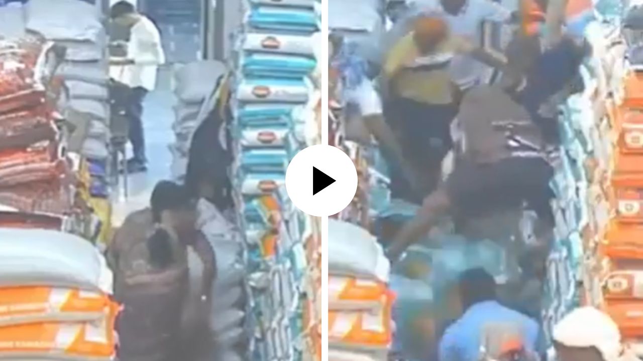 धक्कादायक! गोदामात साफसफाई करणाऱ्या महिलेच्या अंगावर पडला गोण्यांचा ढिग, लोकांनी केला आक्रोश अन् पुढे जे घडलं… Video Viral