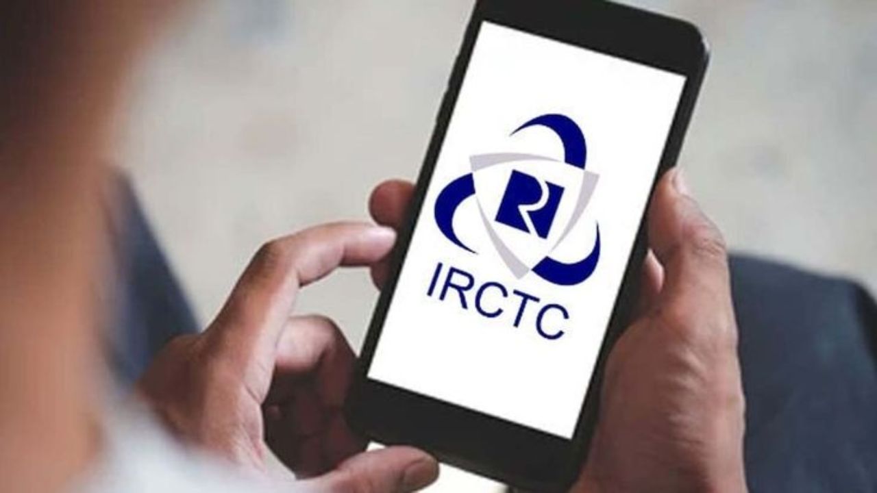 वेटिंग लिस्टमध्ये तिकिट अडकलंय? IRCTC च्या ‘ऑप्ट विकल्प’ फिचरने मिळू शकते Confirm Ticket; जाणून घ्या प्रोसेस