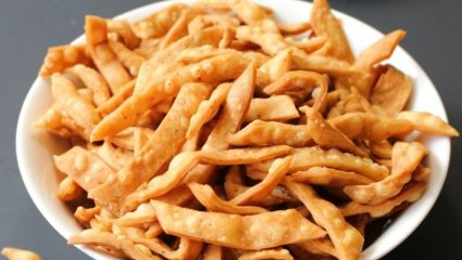 Recipe : चहाची मजा होईल द्विगुणित, मैद्यापासून नाही तर रव्यापासून बनवा कुरकुरीत टी टाईम स्नॅक्स; महिनाभर साठवता येईल