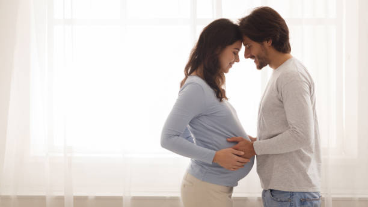 Pregnancy मध्ये शारीरिक संबंध ठेवल्यास होते नॉर्मल डिलिव्हरी? काय आहे तथ्य, तज्ज्ञांनी केला खुलासा