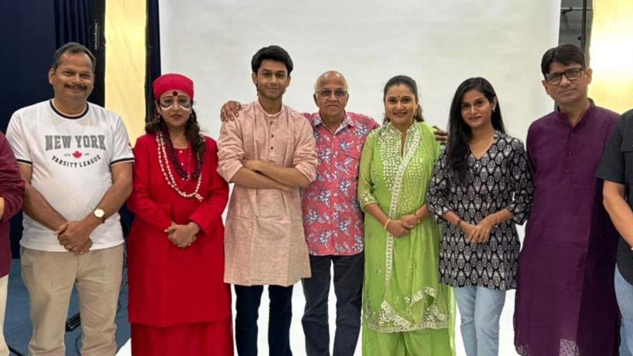 प्रिया बेर्डेंचं मराठी रंगभूमीवर नव्या उर्जेसह पुनरागमन, लवकरच रंगणार ‘भुल भुलैय्या’चा पहिला प्रयोग