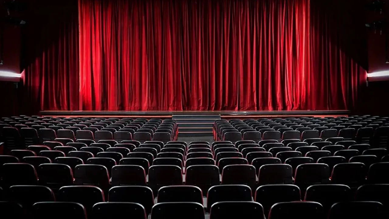 नाट्यगृहांच्या ऑनलाईन आरक्षणाला विरोध; नाट्य व्यवस्थापक संघाचे महापौरांना निवेदन