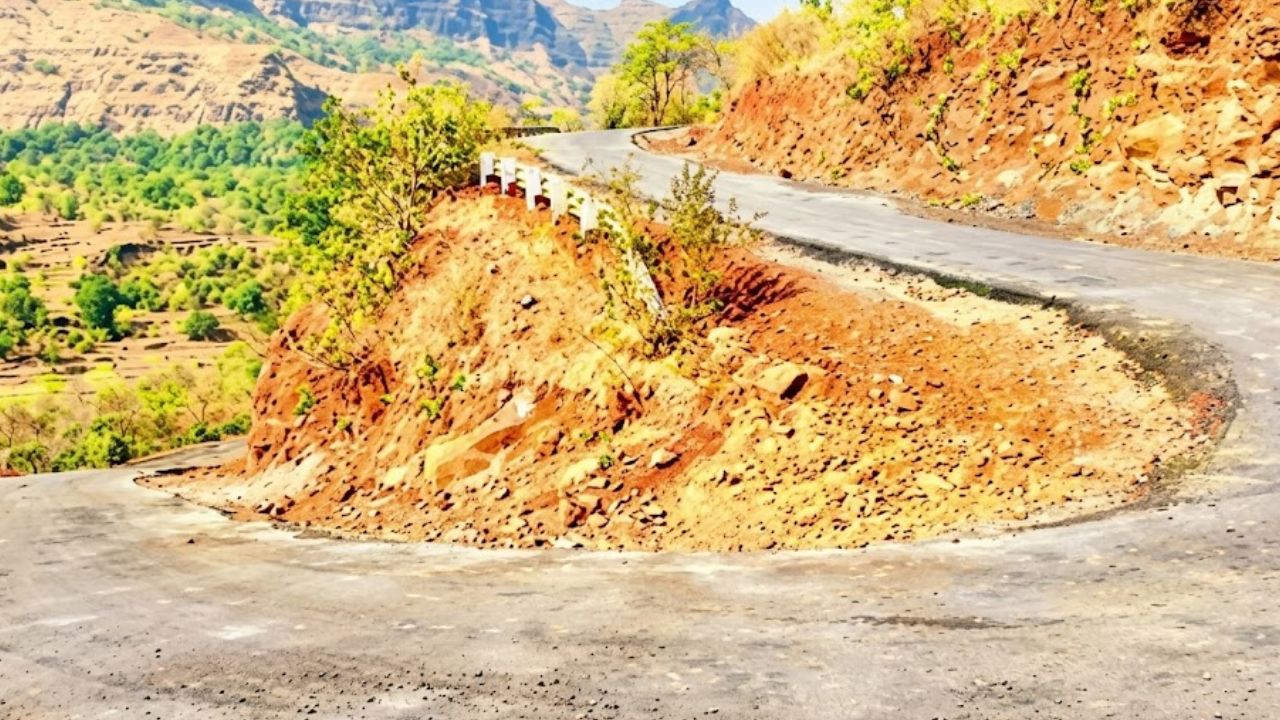 Raigad News: रायगडच्या पर्यायी मार्गावर प्रश्नचिन्ह; कोट्यवधी खर्चानंतरही प्रवास धोकादायक, ग्रामस्थ संतप्त