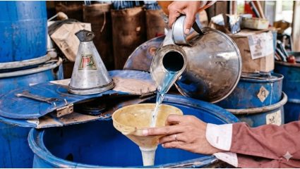 पुणे जिल्ह्यात रॉकेलचा कोटा तुटपुंजा, प्रशासनासमोर मोठे आव्हान; प्राधान्य कोणाला?