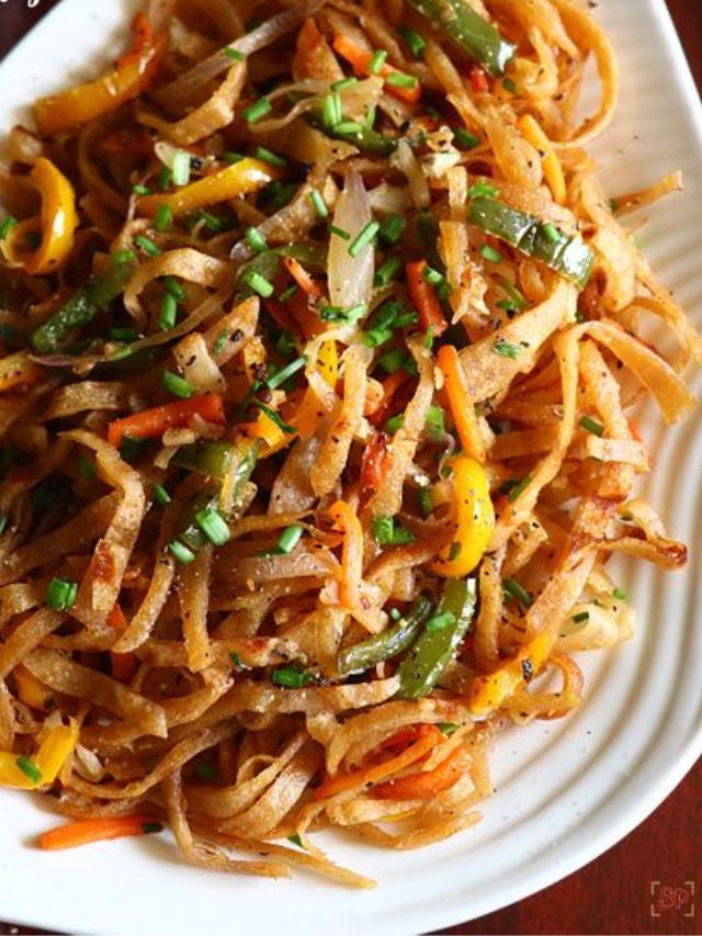 वेस्ट नको, टेस्ट हवी! उरलेल्या चपातीपासून बनवा चविष्ट नूडल्स 