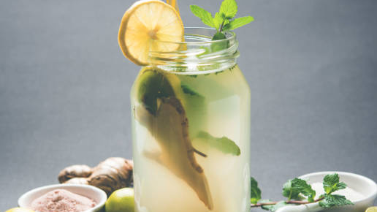 या द्रावणातील सोडियम शरीरातील द्रव टिकवून ठेवण्यास आणि रक्तदाब नियंत्रित करण्यास मदत करते