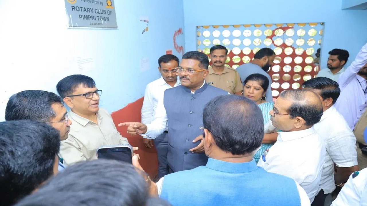 प्रताप सरनाईकांनी केली वल्लभनगर बसस्थानकाची पाहणी; ST प्रशासनाला दिले ‘हे’ महत्वाचे निर्देश